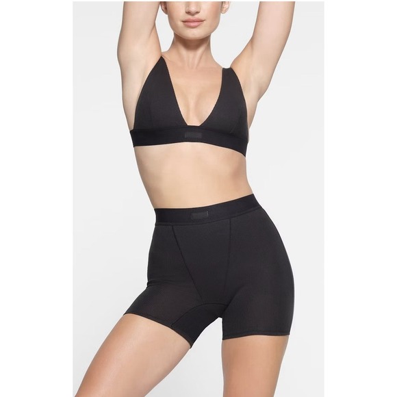 Skims Women's Cotton Rib Black‎ Boxer Shorts in Color Onyx in a Size Medium - Picture 1 of 6